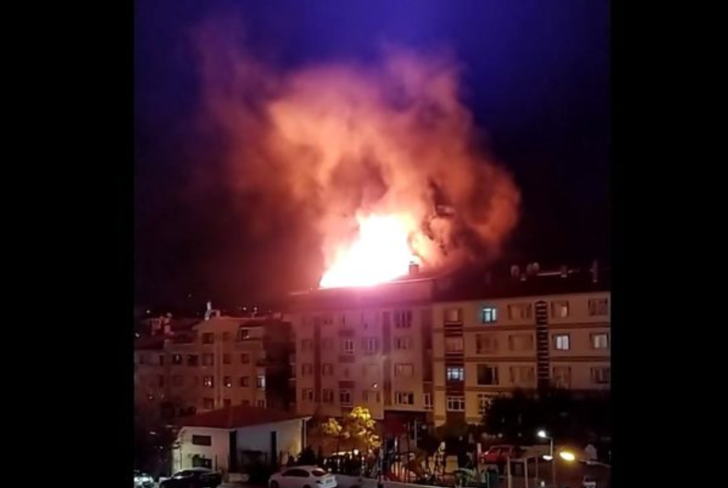 Ankara'da korkutan yangın! Binanın çatısı alev topuna döndü