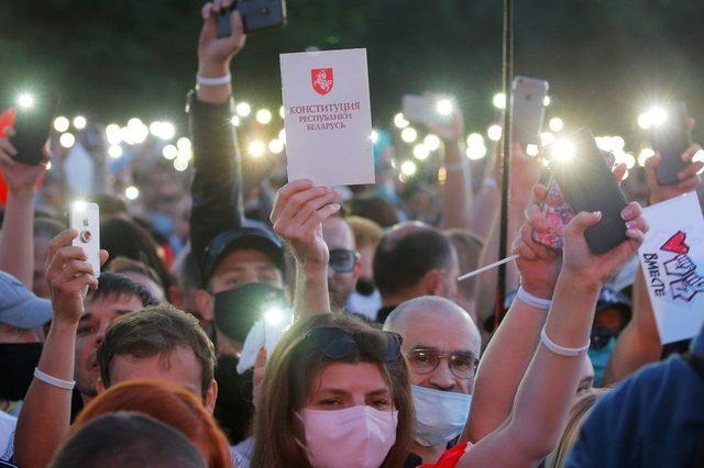 Seçimden önce Svetlana Tikhanovskaya'ya destek için binlerce kişi toplanmıştı