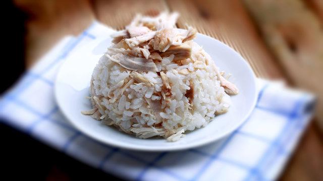 Tane tane ve lezzeti bol: Tavuklu pilav nasıl yapılır?