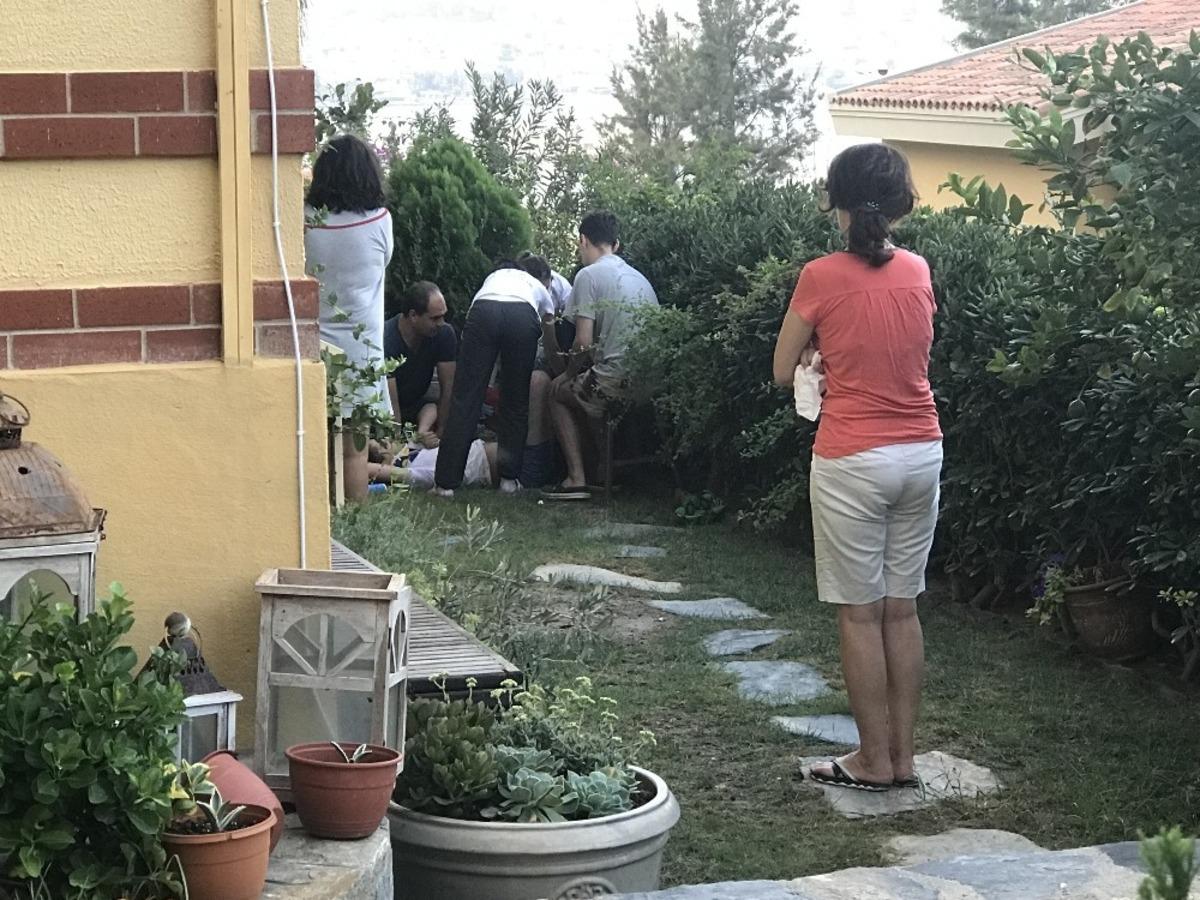 Otizmli &ccedil;ocuk balkondan atladı