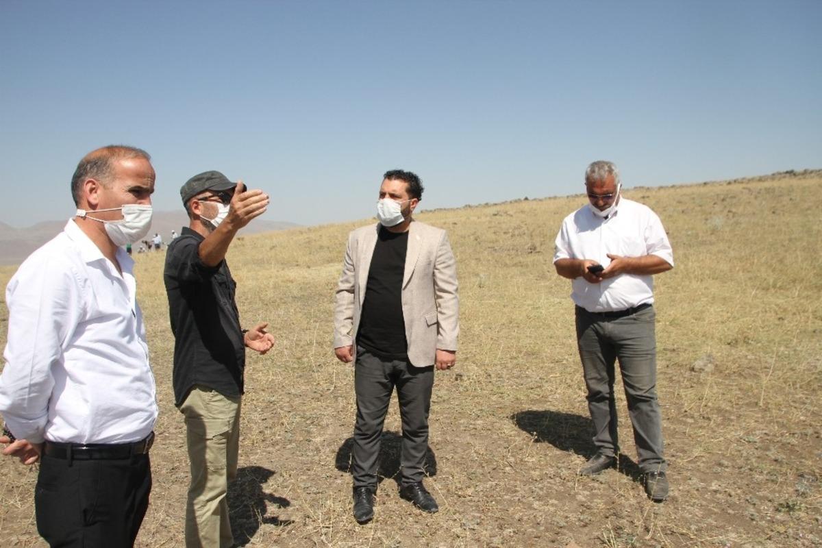 Başkan Kartal&rsquo;dan kazı ekibine tatlı ikramı