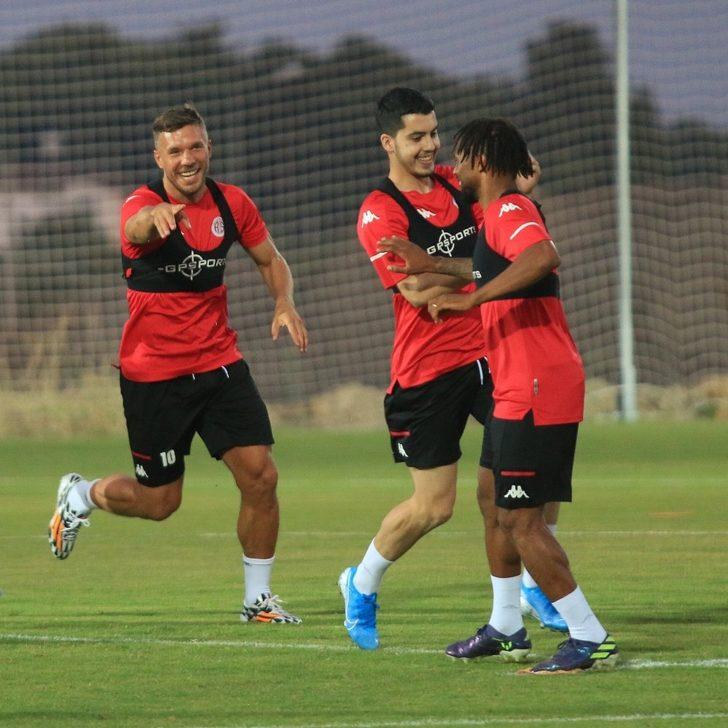 Antalyaspor, Beşiktaş karşılaşmasına tam kadro hazırlanıyor G4