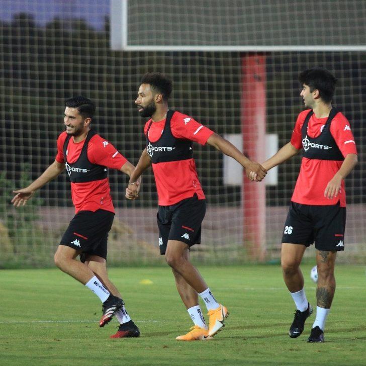 Antalyaspor, Beşiktaş karşılaşmasına tam kadro hazırlanıyor G5