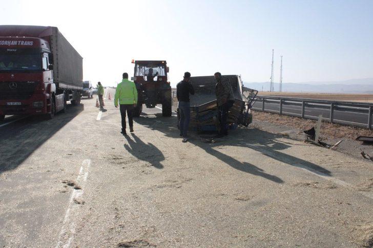 Ağrı’da traktör devrildi: 3 yaralı G1