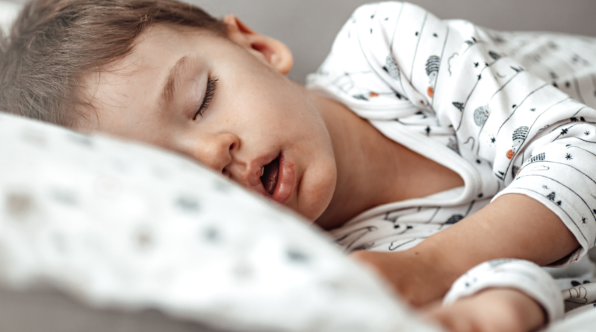 Çocuğunuz ağzı açık uyuyorsa dikkat! İşitme kaybına bile yol açabilir