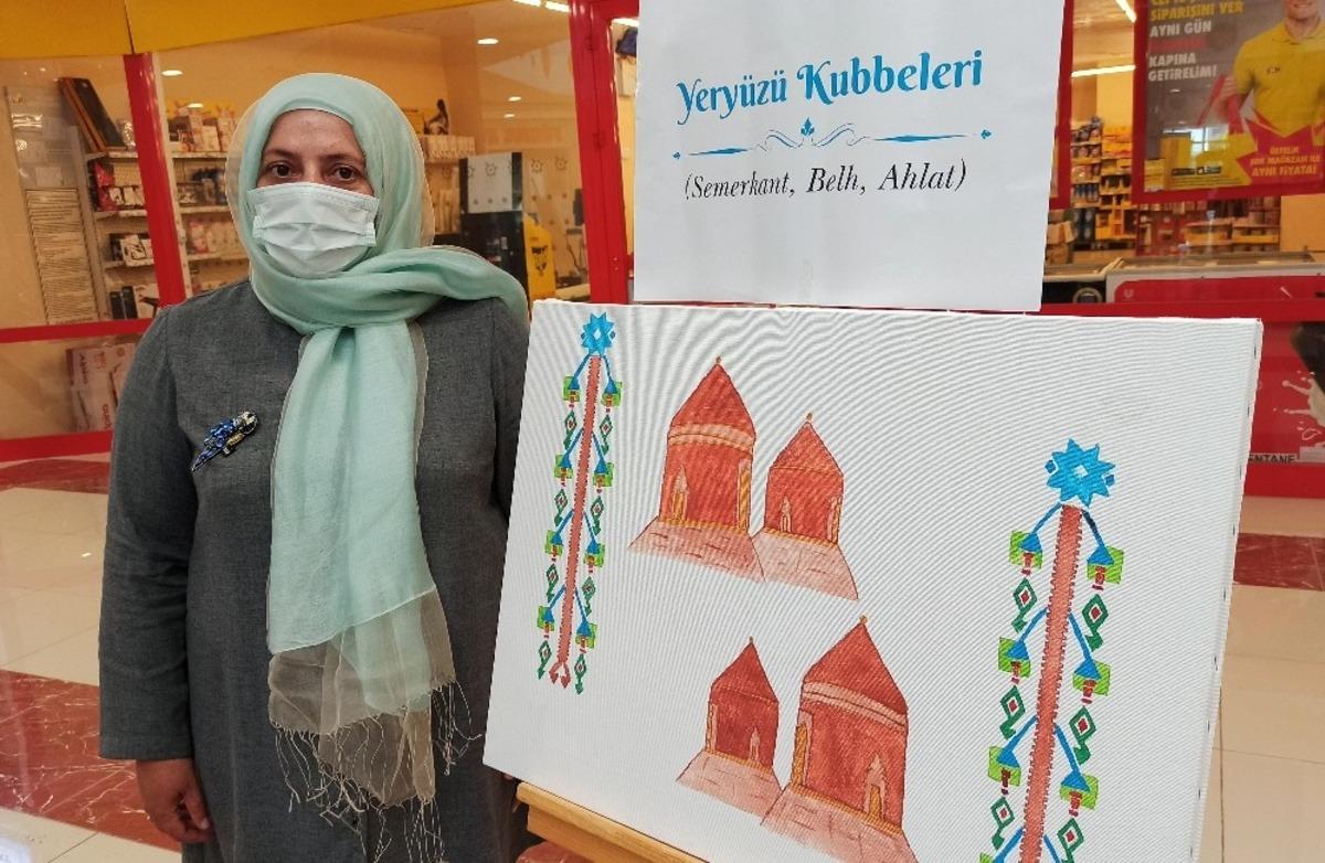 Otizmli m&uuml;lteci &ccedil;ocuklar i&ccedil;in resim sergisi