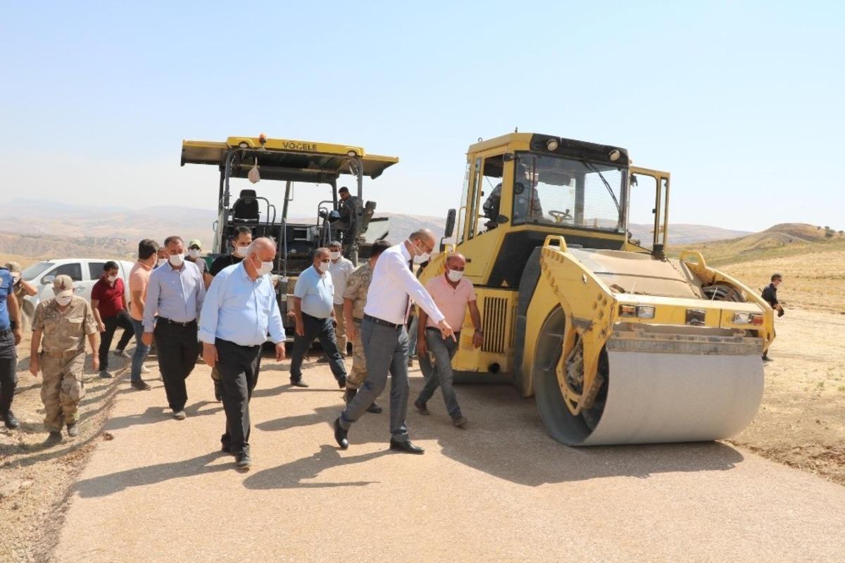 Kurtalan Kaymakamı Aydın yol yapım &ccedil;alışmalarını inceledi