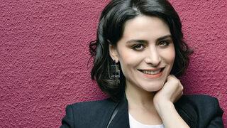 Belçim Bilgin kraliçeye komşu oldu