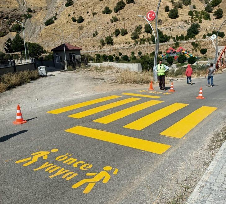 Gürpınar’da mahalle yön tabelaları yenileniyor G2