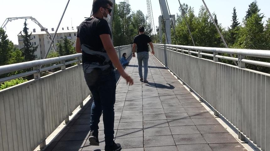 &Uuml;st ge&ccedil;itteki kadın polisi harekete ge&ccedil;irdi