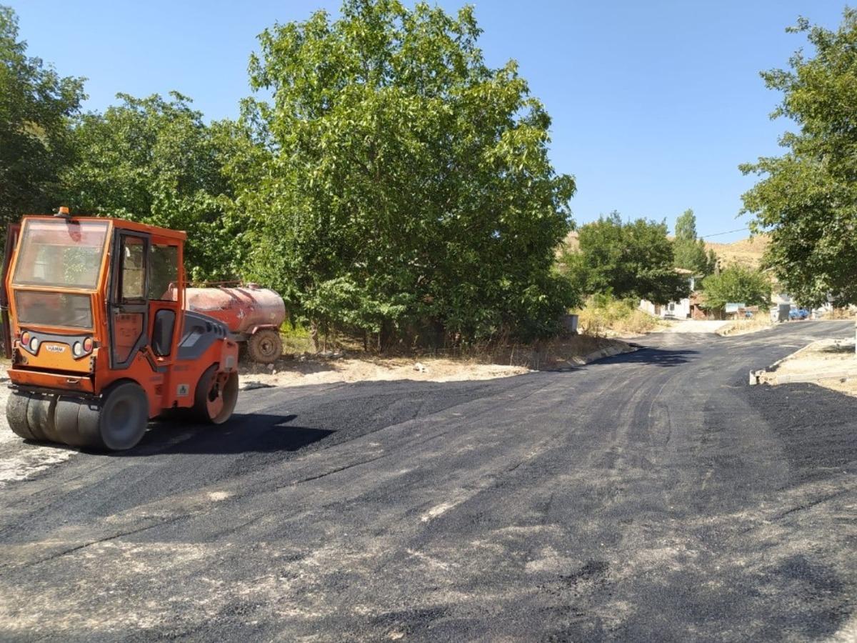 Kuluncak&rsquo;ta asfalt &ccedil;alışmaları s&uuml;r&uuml;yor