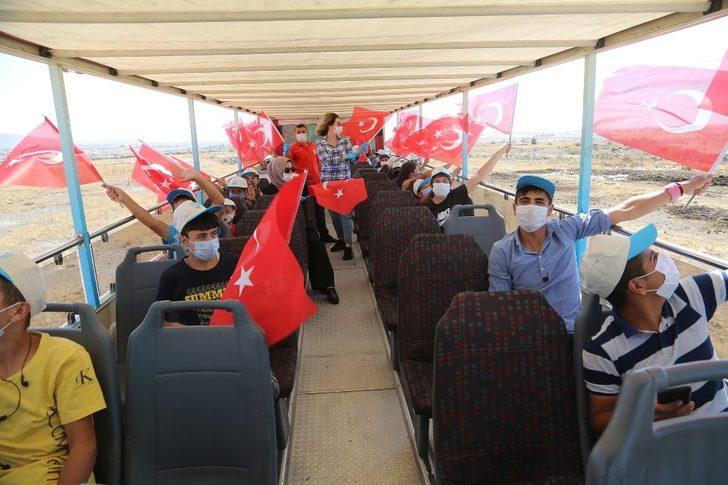 Başkan Yalçın’dan tarlada çalışan çocuklara Talas gezisi G3