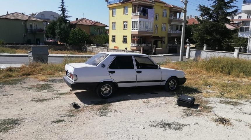 Karaman’da otomobilin hoparlör ve teybini çaldılar