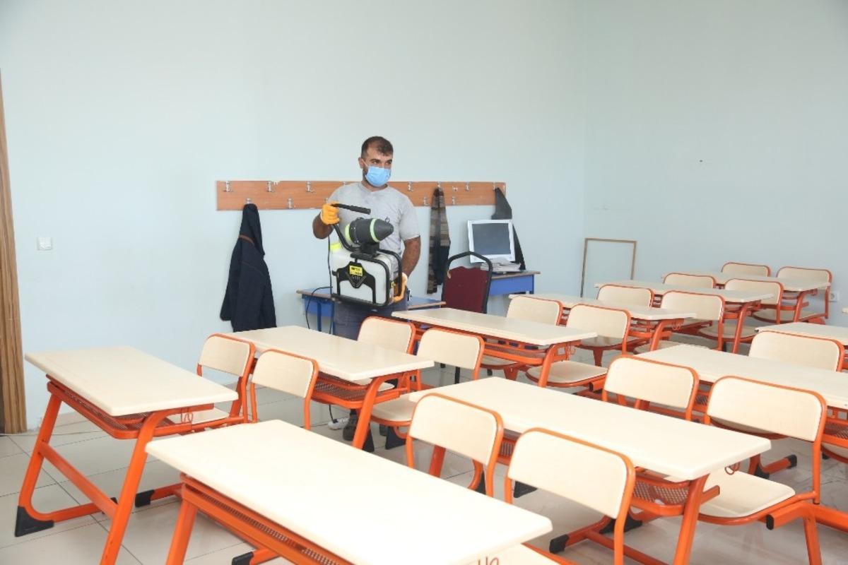 Y&uuml;z y&uuml;ze eğitim &ouml;ncesi okullar dezenfekte ediliyor