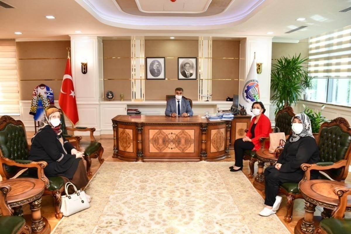 Karab&uuml;k El Emeği Kadın Kooperatifinden Vali G&uuml;rel&rsquo;e ziyaret