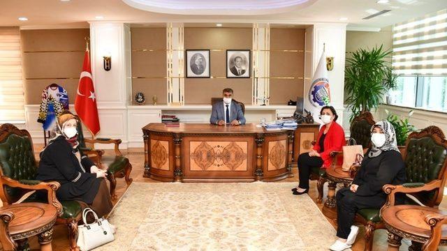 Karabük El Emeği Kadın Kooperatifinden Vali Gürel’e ziyaret