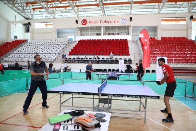 ‘Bir Gelecek’ projesi kapsamında Erzincanlı sporculara destek