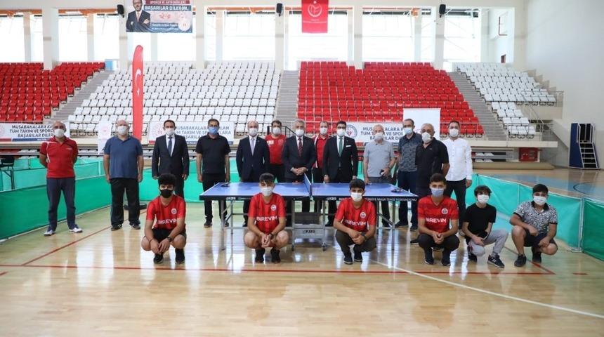 &lsquo;Bir Gelecek&rsquo; projesi kapsamında Erzincanlı sporculara destek