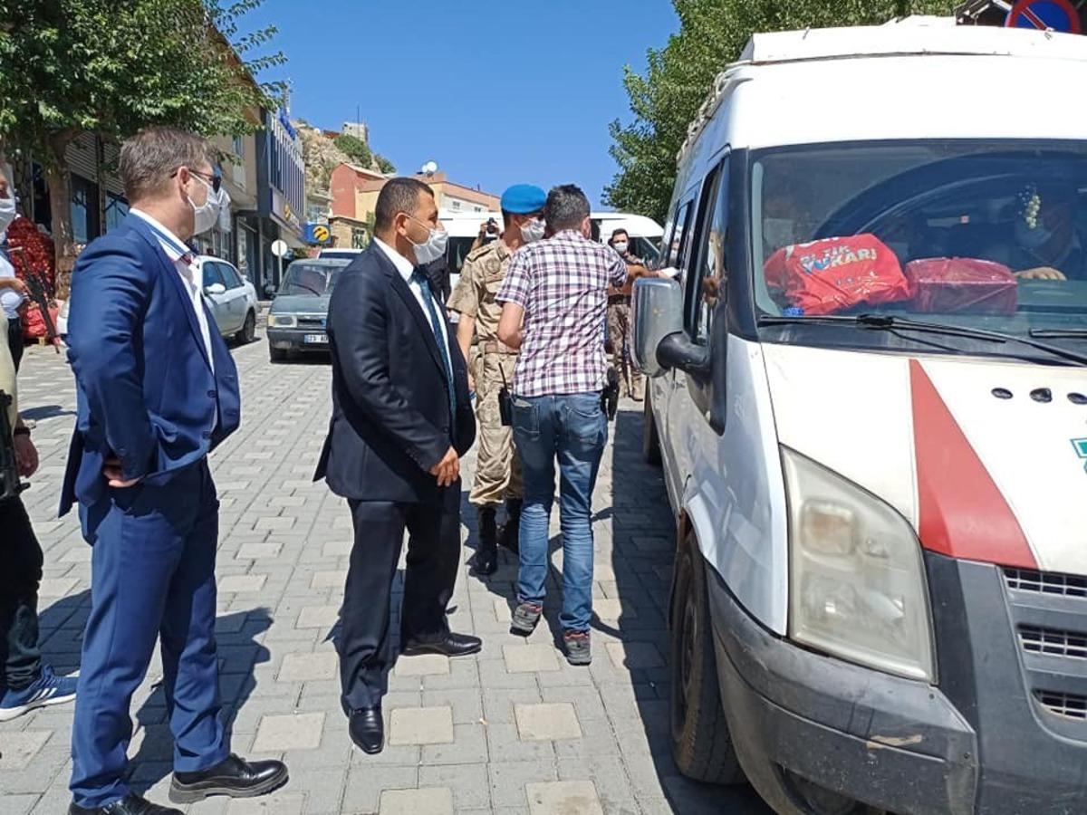 Dicle&rsquo;de korona vir&uuml;s denetimleri s&uuml;r&uuml;yor