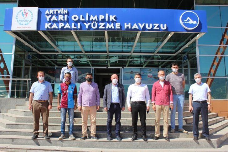 Artvin’de Trabzonspor futbol okulu öğrencileri yüzme öğreniyor G4