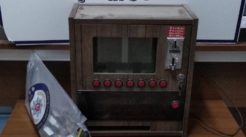 Kahvehanede baskınında sigaramatik ele geçirildi