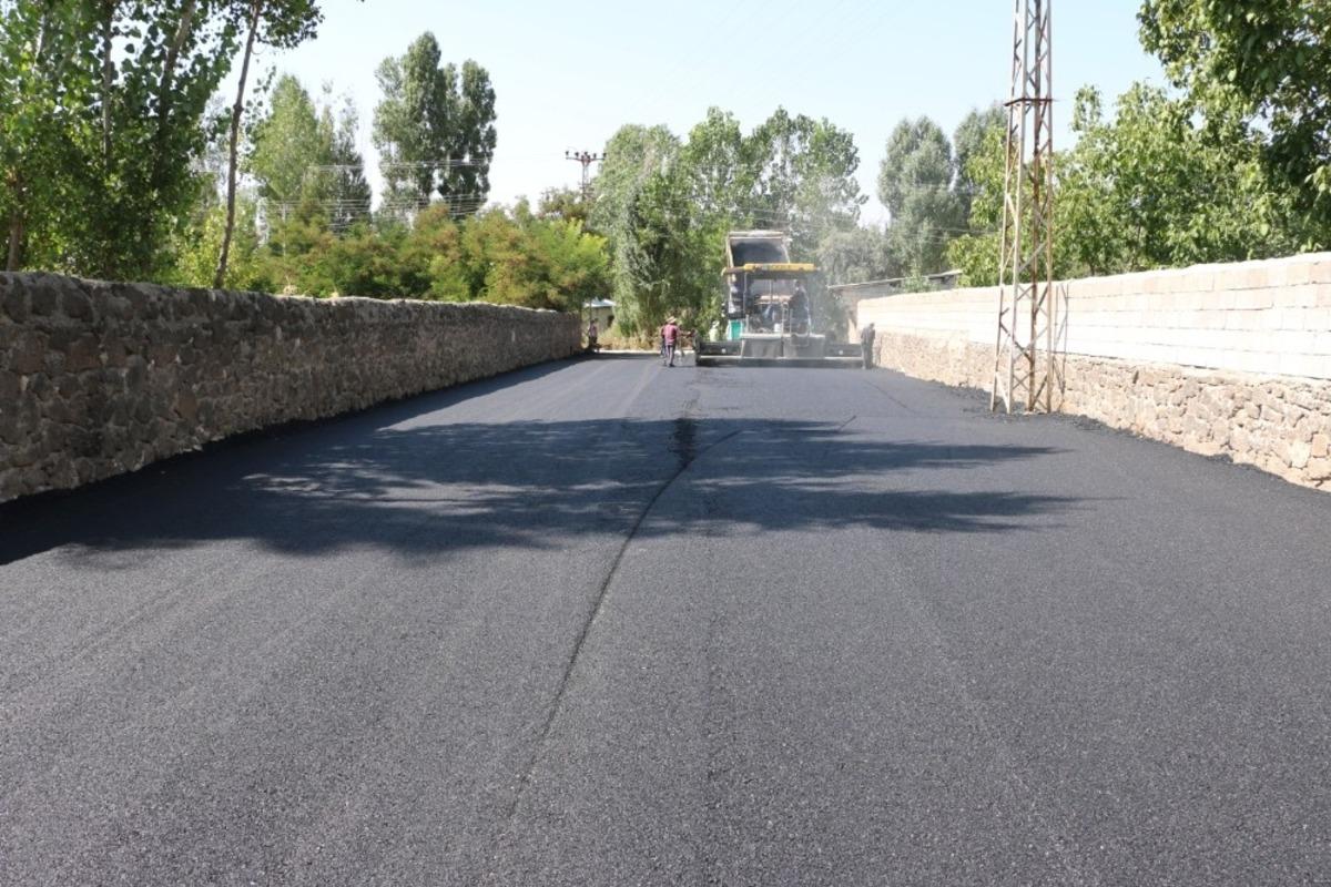 Erciş&rsquo;te yollar BSK asfaltla kaplanıyor