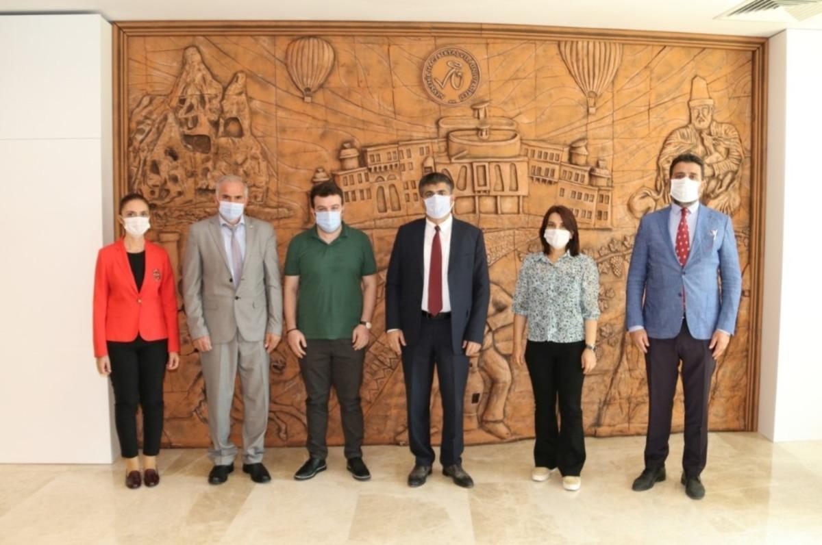 Rekt&ouml;r Aktekin, &uuml;niversitede g&ouml;rev yapan gazi yakınlarıyla bir araya geldi