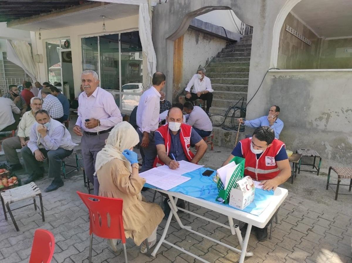 Kızılay tırı Sason&rsquo;da kan topladı