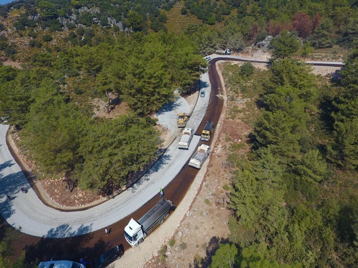 Karaağa&ccedil;&rsquo;ta yol &ccedil;alışmaları tamamlandı