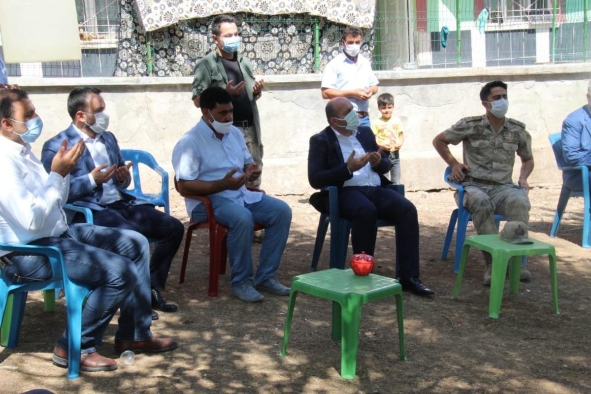 Kaymakam &Ccedil;ift&ccedil;i&rsquo;den trafik kazasından hayatını kaybedenlerin ailesine ziyaret