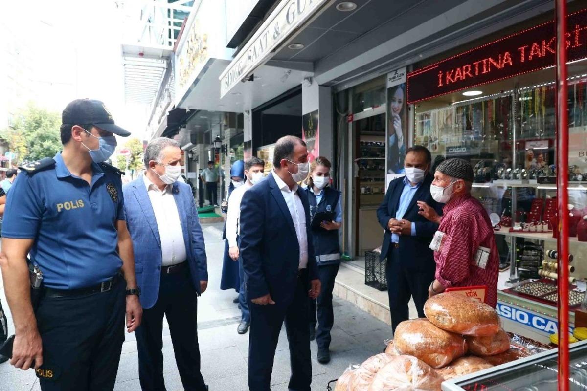 87&rsquo;lik dededen gen&ccedil;lere maske uyarısı