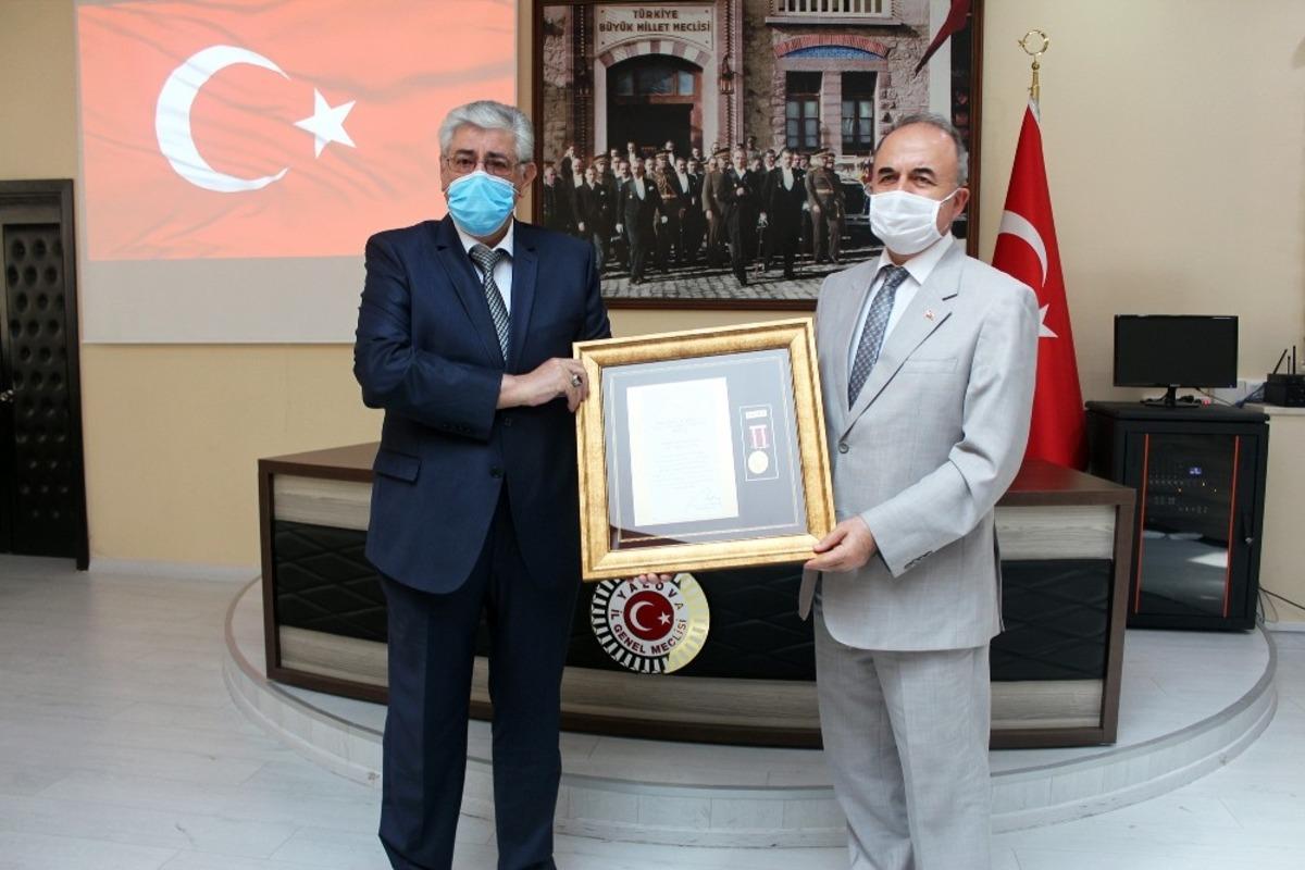 Yalova&rsquo;da şehit polisin ailesine devlet &ouml;v&uuml;n&ccedil; madalyası