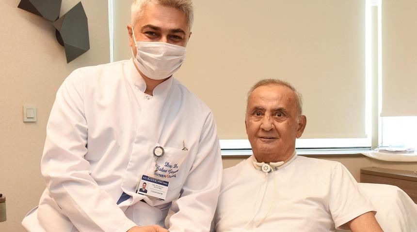 73 yaşındaki covid-19 hastası 5,5 ay sonra taburcu oldu! G&ouml;zlerini a&ccedil;tığında ilk sorduğu...