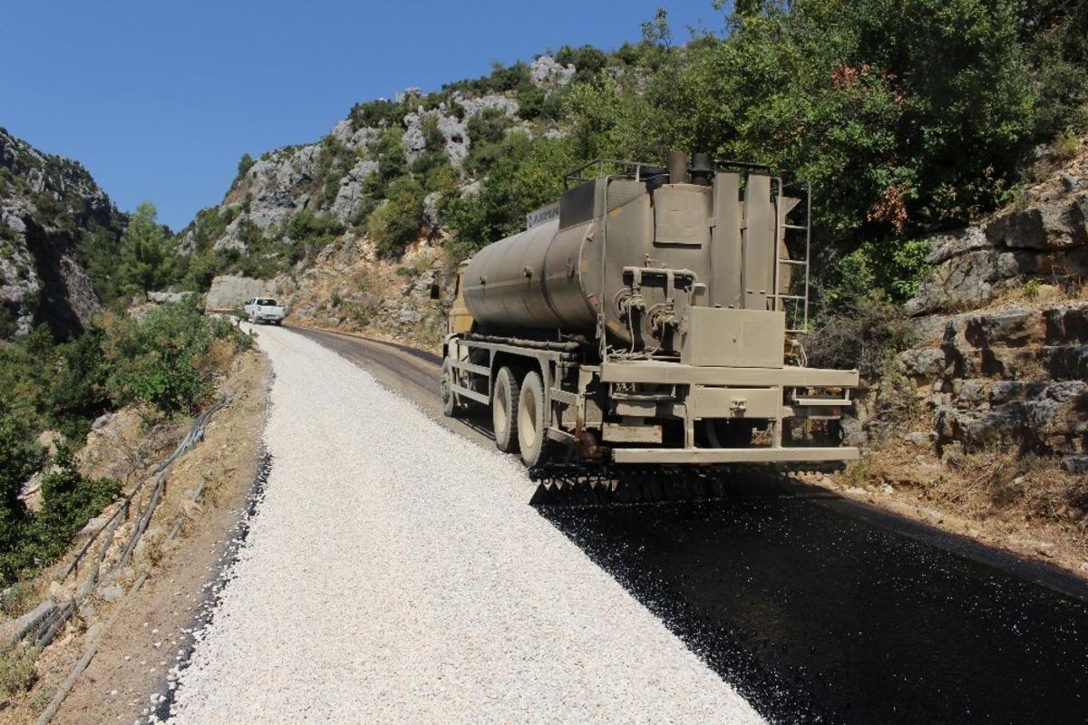 Manavgat Ahmetler yolu 24 yıl sonra asfaltladı