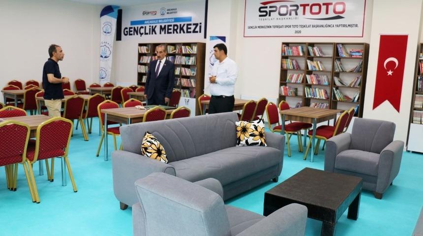 Akçakale’de kütüphane kafe açıldı