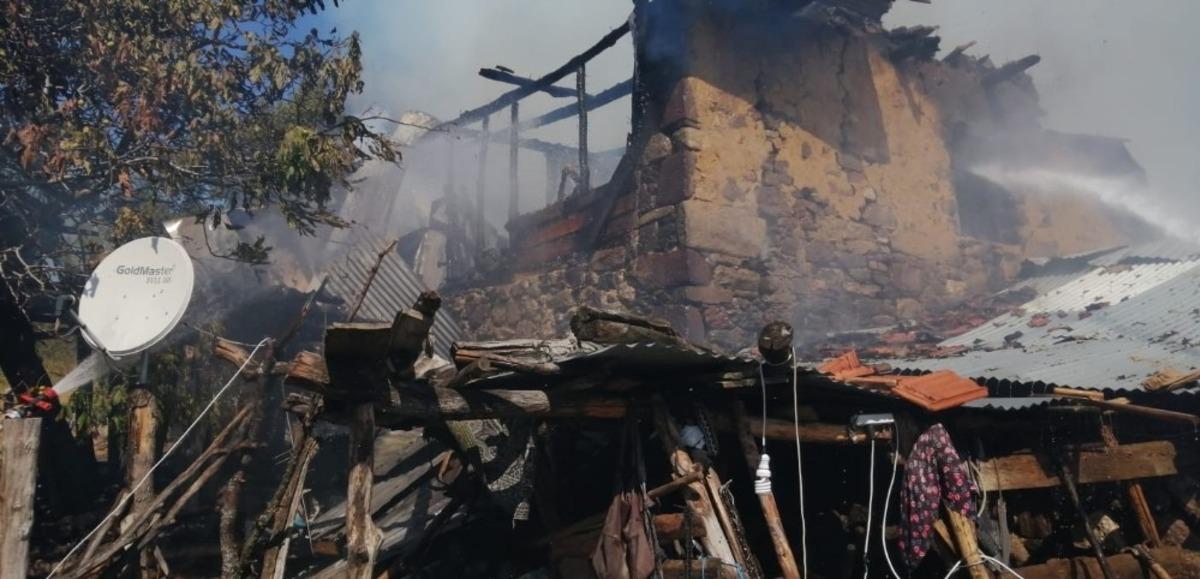 Simav&rsquo;daki yangında bir ev k&uuml;l oldu