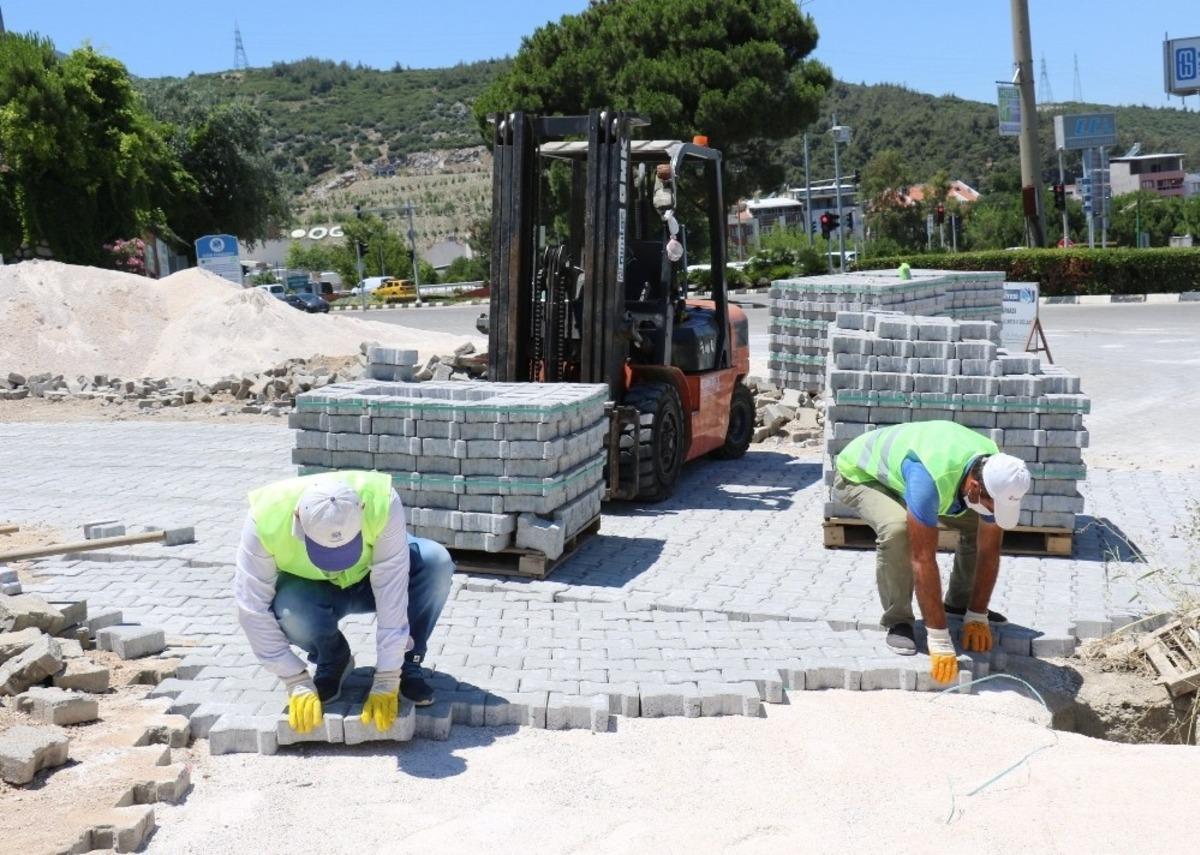 Yunusemre&rsquo;de parke taşı &ccedil;alışması s&uuml;r&uuml;yor