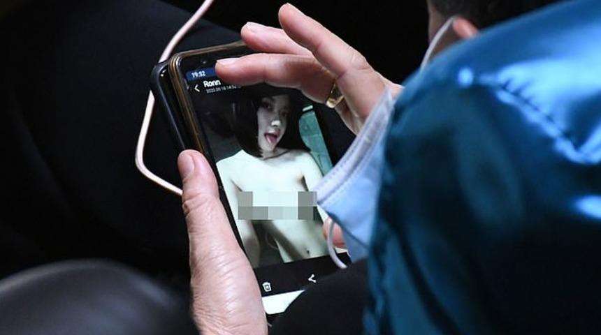 Tayland'da milletvekili parlamentoda porno izlerken yakalandı