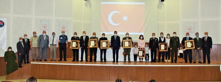 Kırıkkale’de şehit aileleri ve gazilere Devlet Övünç Madalyası verildi G3