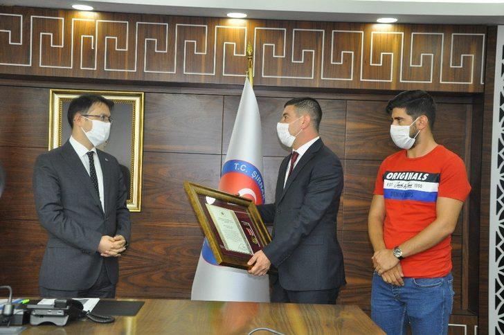 Şırnak’ta şehit düşen Oğrak’ın yakınına devlet övünç madalyası verildi G4