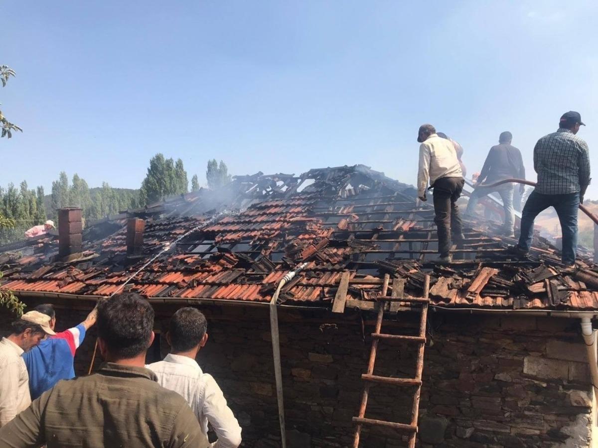 Buldan&rsquo;da yanan ev kullanılamaz hale geldi