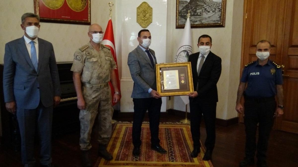 Malul Gazi Uğur Edizer&rsquo;e Devlet &Ouml;v&uuml;n&ccedil; Madalyası verildi