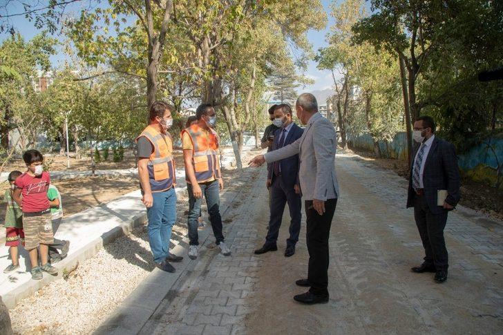 Başkan Vekili Aslan yapımı devam eden parkta incelemelerde bulundu G2