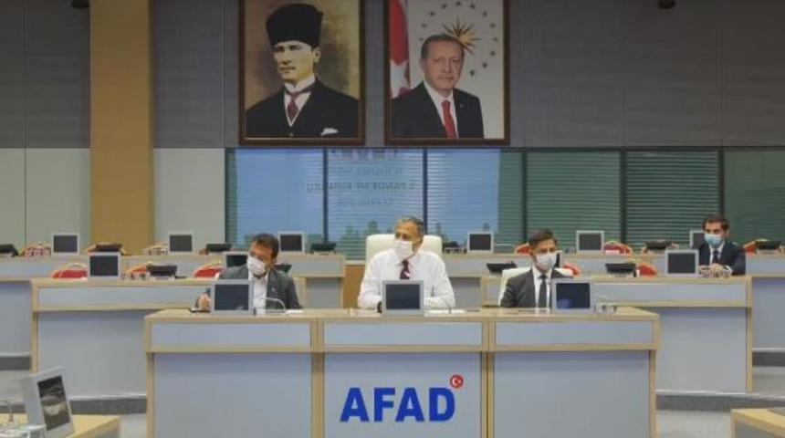 Yerlikaya ve İmamoğlu'nun katılımıyla kademeli mesai toplantısı