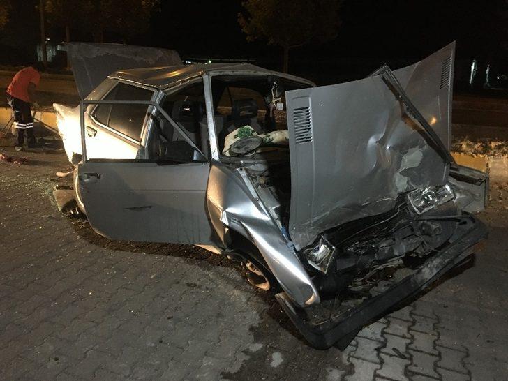 Refüjden aşan otomobilin sürücüsü araçtan fırladı G1