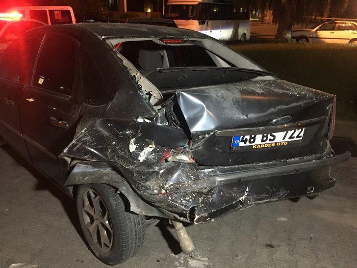 Refüjden aşan otomobilin sürücüsü araçtan fırladı G3