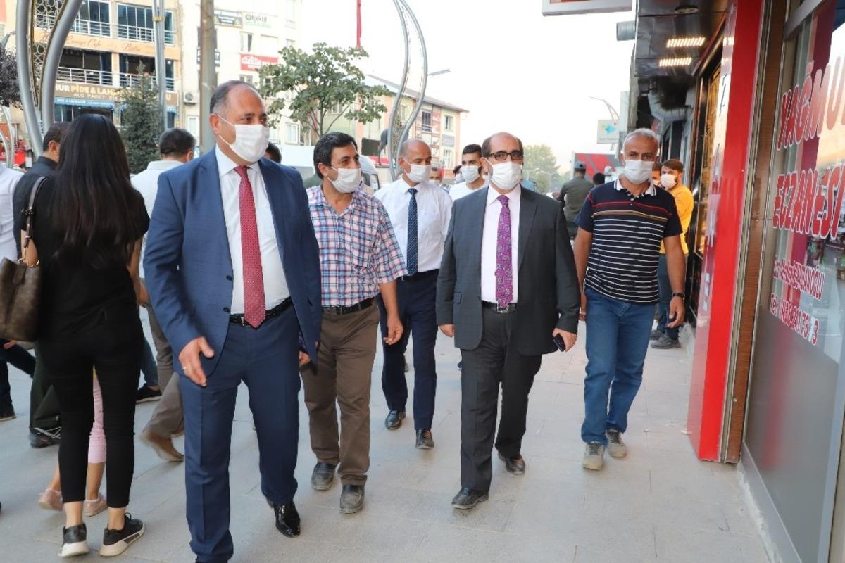 Hakkari&rsquo;deki kurum m&uuml;d&uuml;rlerinden maske denetimi