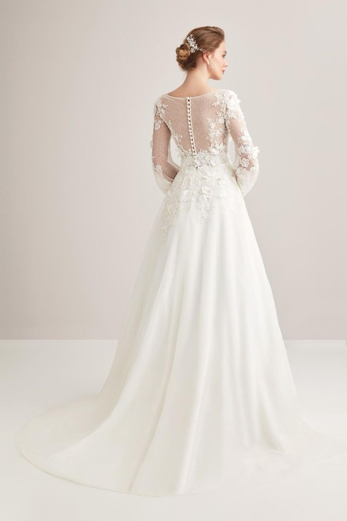 Nova Sposa kurucusu Demir: &ldquo;Bohem ve vintage gelinliklerde balon kol reva&ccedil;ta"