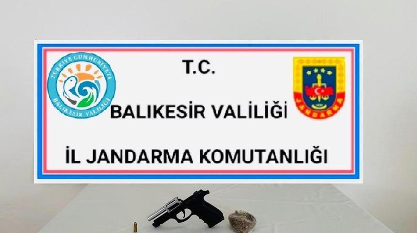 Jandarmadan silah ve uyuşturucu operasyonu