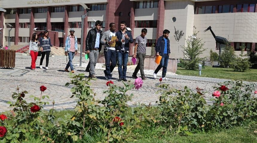 Bayburt &Uuml;niversitesi &ouml;n lisans ve lisans eğitim-&ouml;ğretim y&ouml;netmeliğinde değişiklik